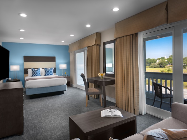 Shem Creek Inn 17/37
