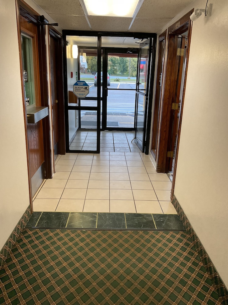 Budget Host Inn Buffalo 17/27