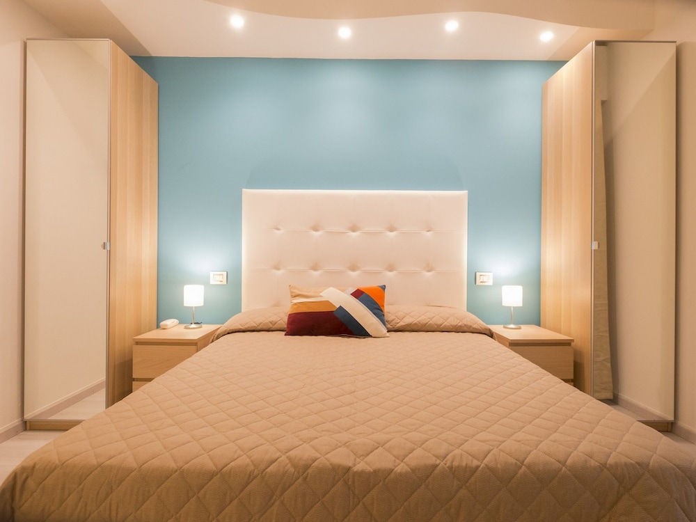 ROOM, SINGLE, DOUBLE BED