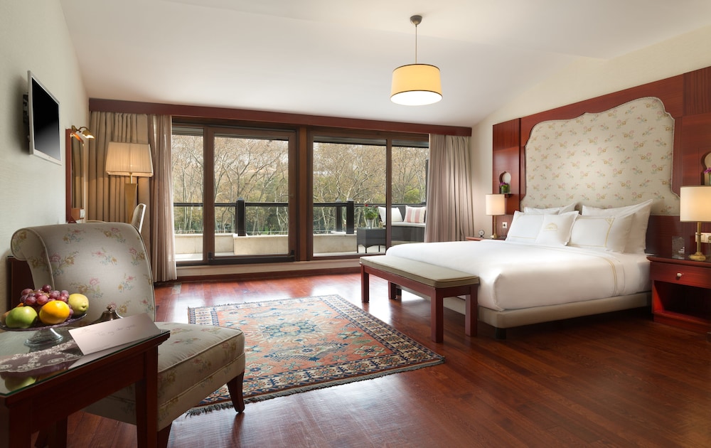 DELUXE, PARK VIEW