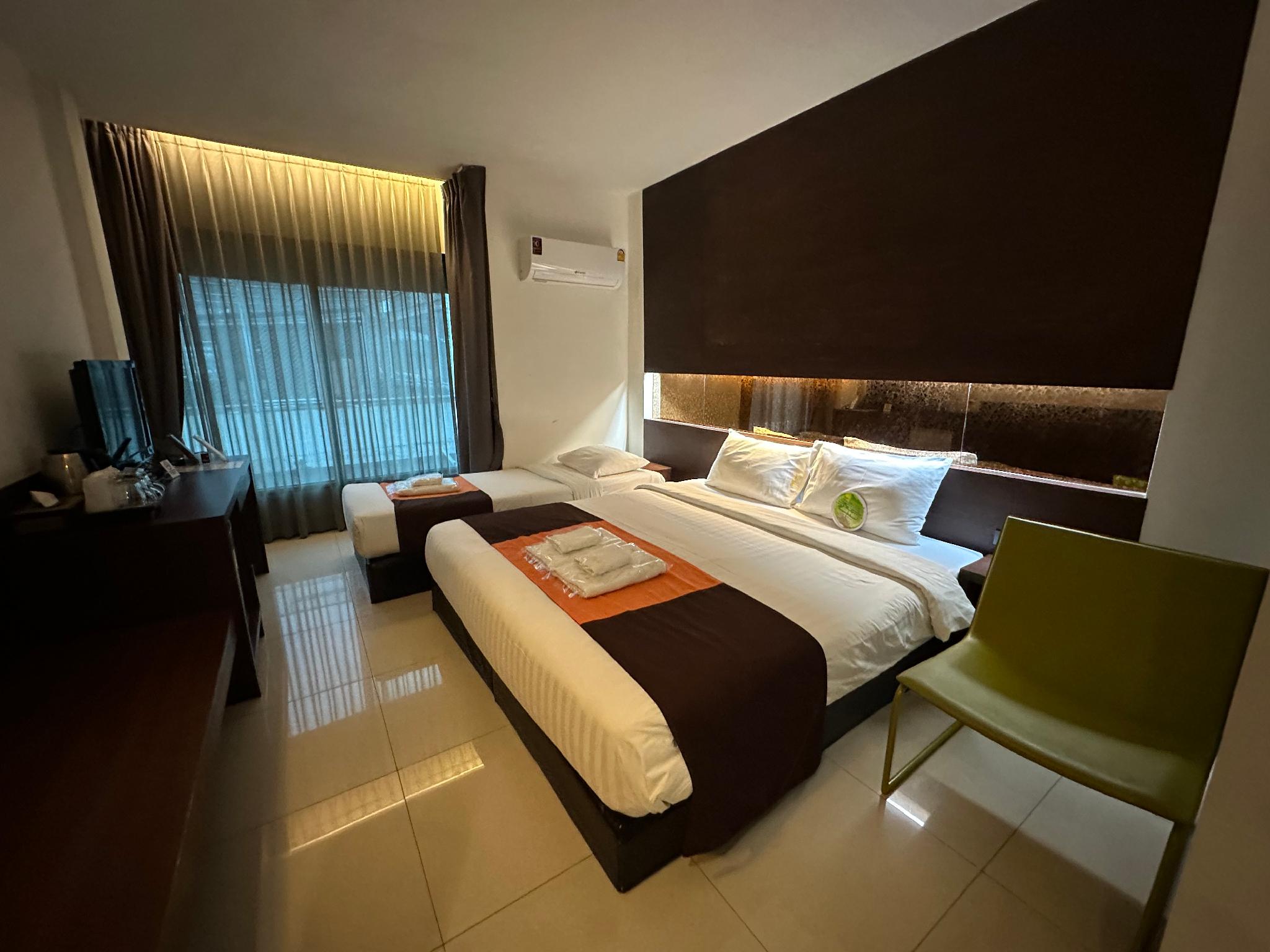 Deluxe, King Bed, No Window