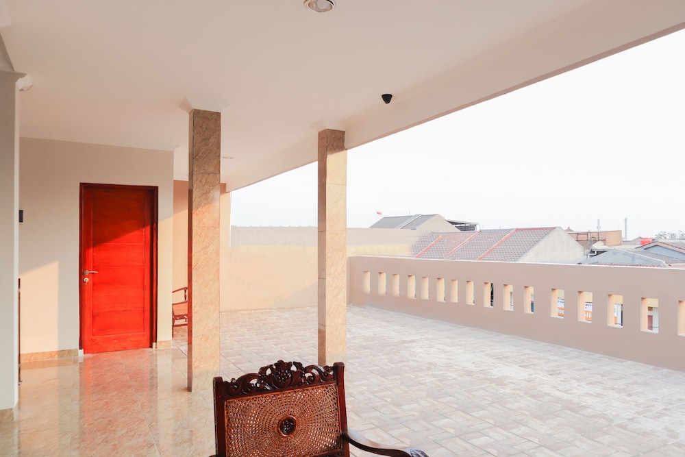 OYO 1519 Axl Residence 40/42
