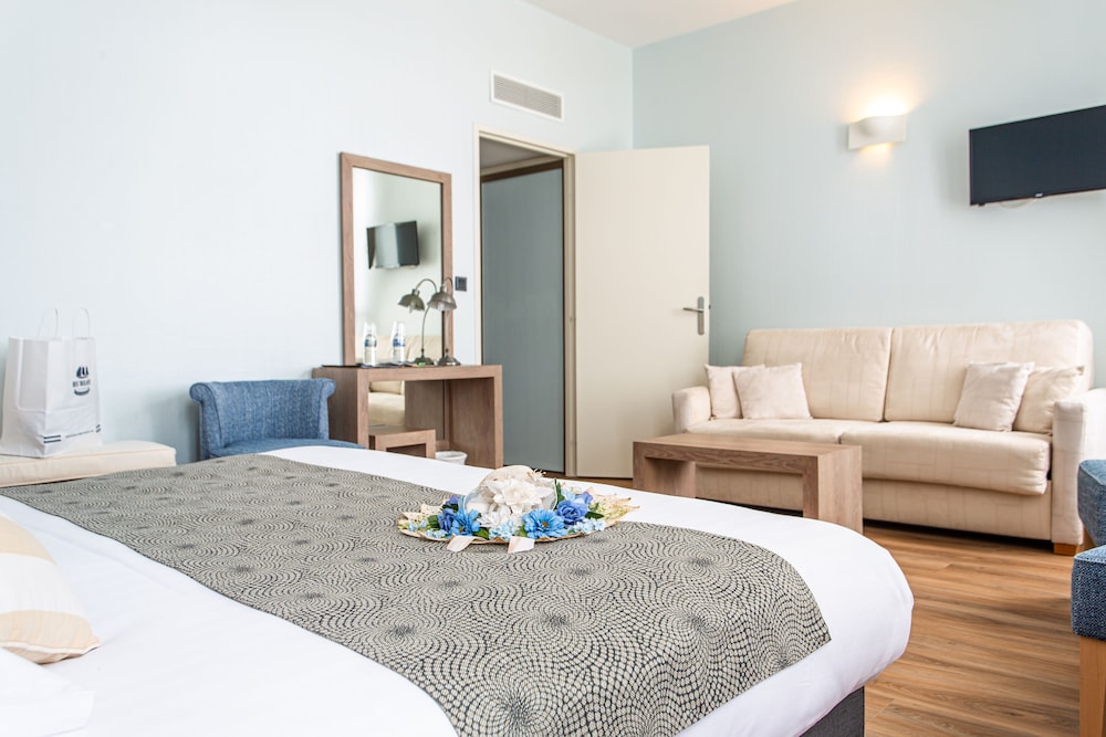 Hotel Du Port 33/50
