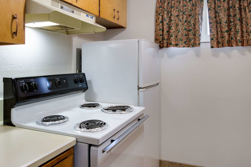 Bend Inn Suites Ex Econo Lodge 23/28