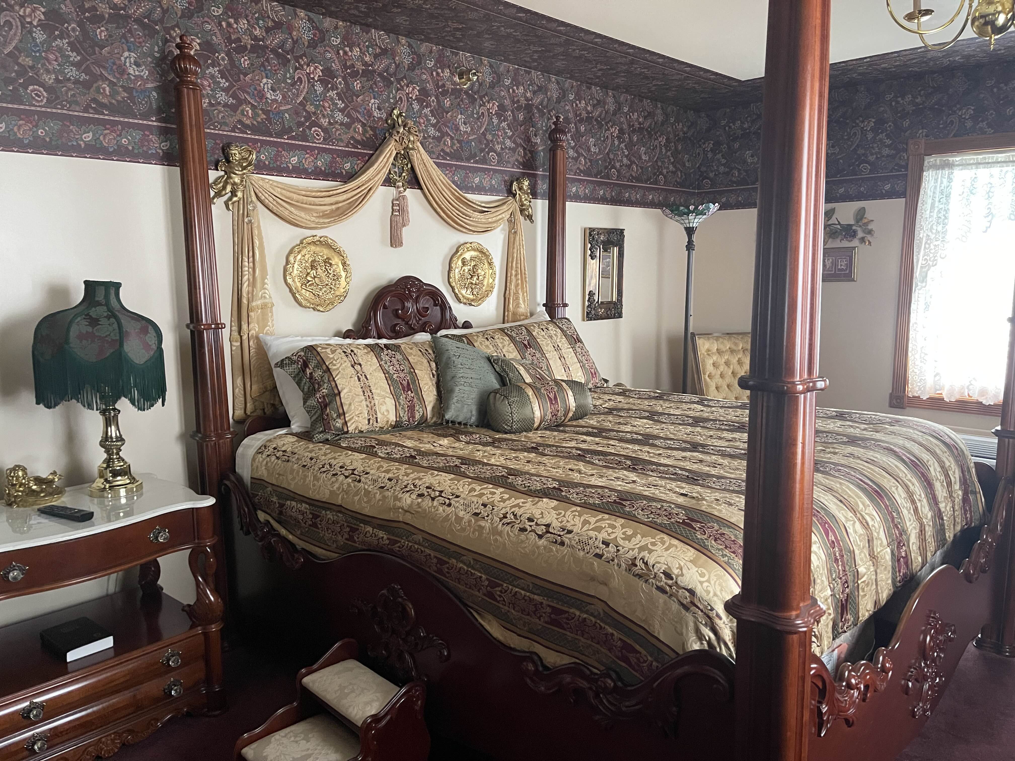 Victorian Inn Motel & Suites 28/48