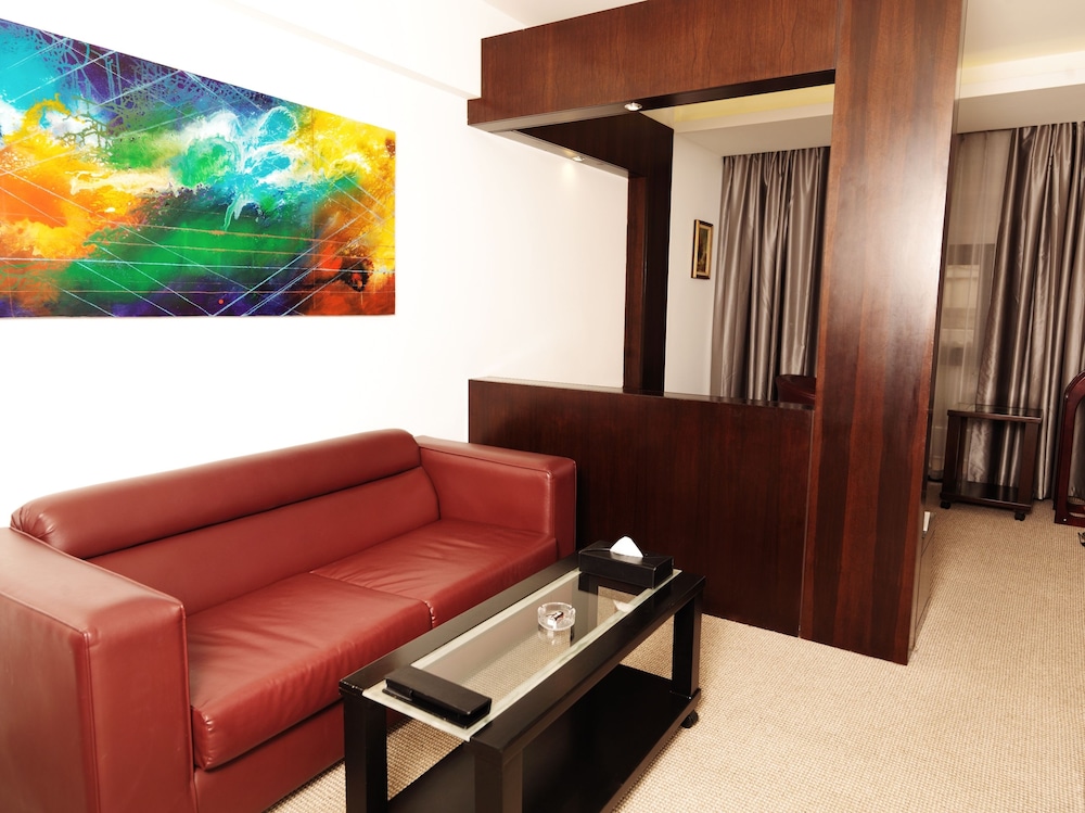 Wh Hotel 30/50