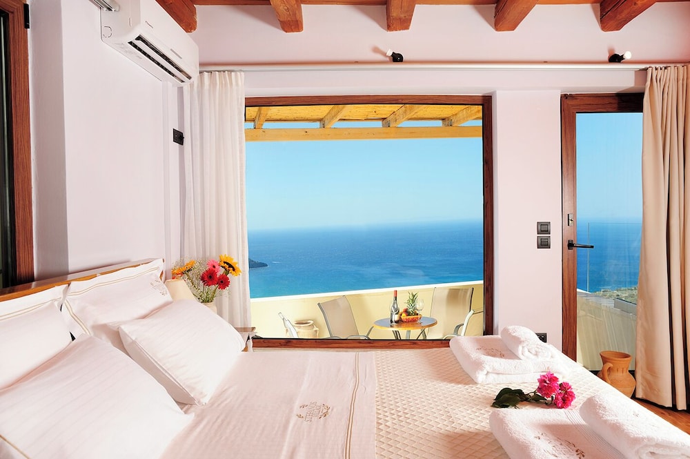 Traditional, House, Double Bed, Sea View, Sofa, Jetted Tub
