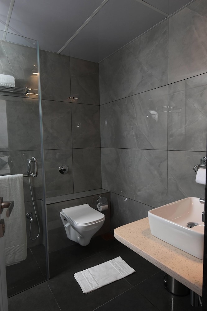 Kyriad Hotel Pimpri (ex Hotel Kundan Palace) 27/28