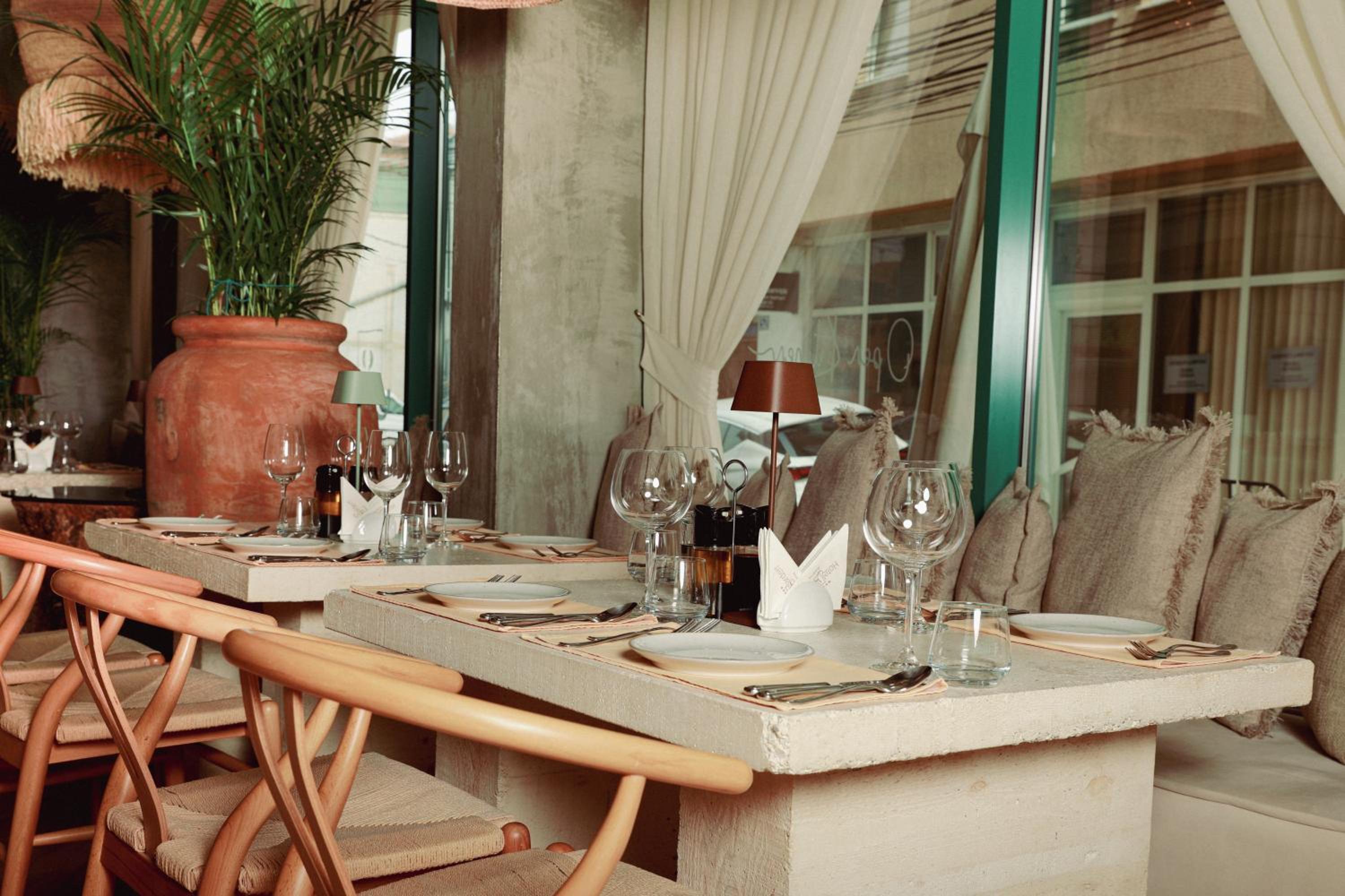 Garden Downtown Boutique Hotel Pristina 34/36