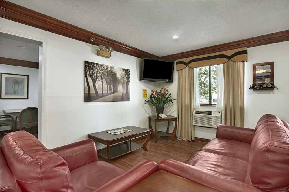 Super 8 By Wyndham Canton/Livonia Area 17/20