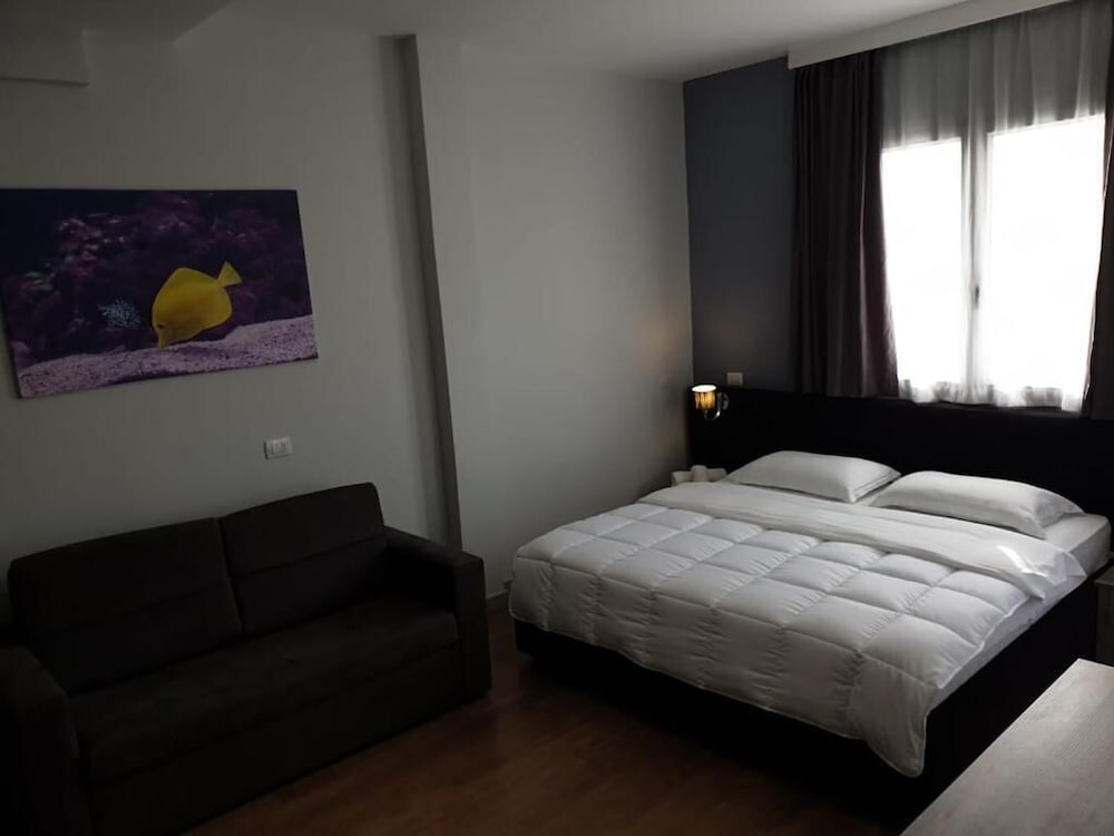 PERANDOR BEACH HOTEL 29/64
