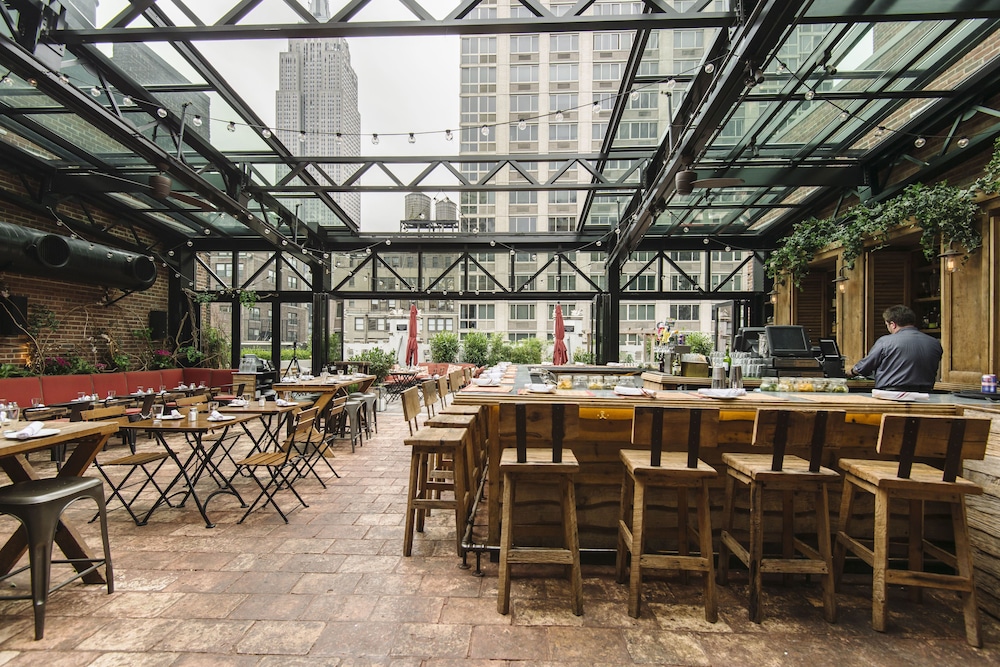 Refinery Hotel 35/48