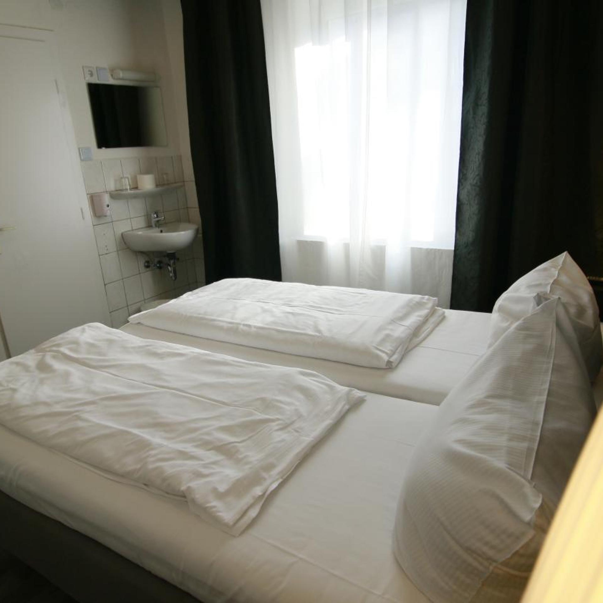 Room, Double Bed, Small