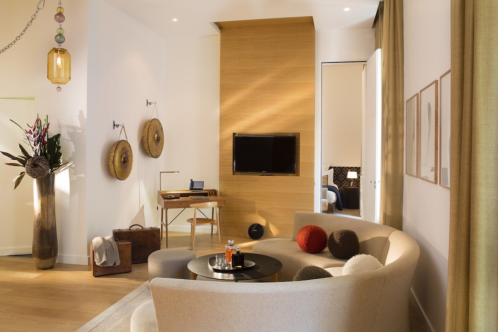 Hotel Marignan Champs Elysees 48/70