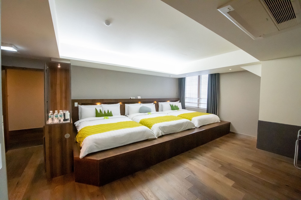 Metro Hotel Myeongdong 40/71