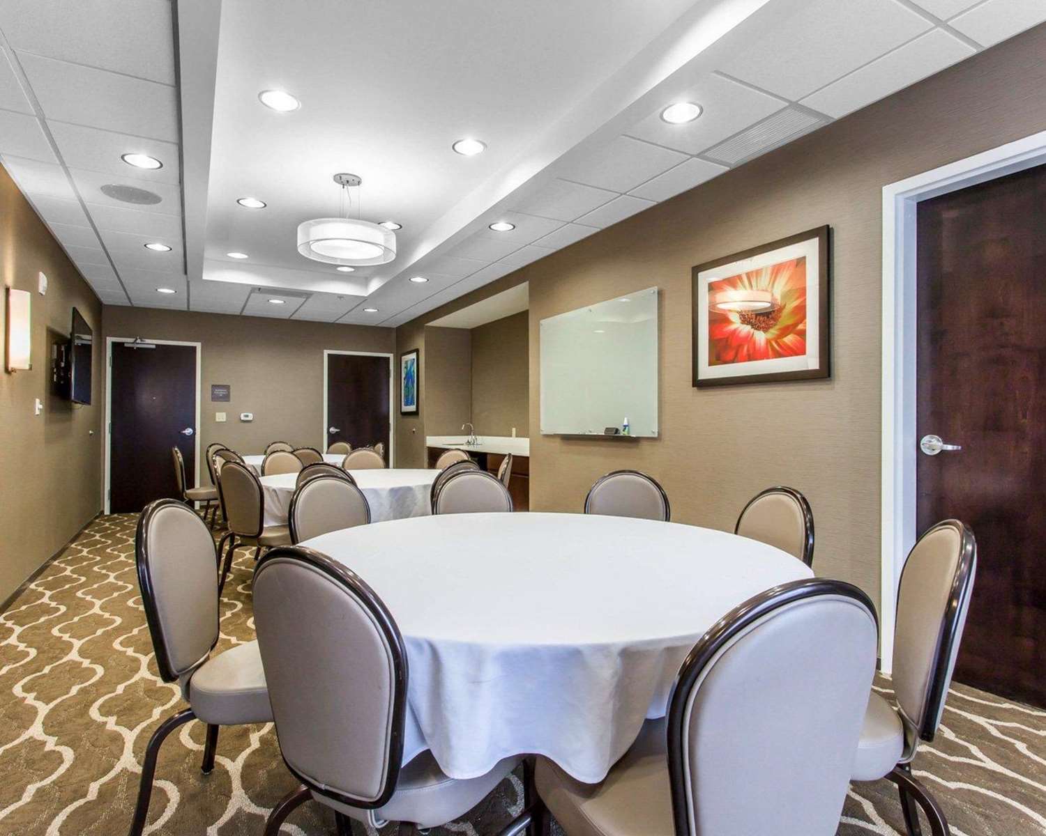 Comfort Suites Youngstown North 35/37