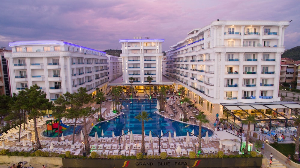 Grand Blue Fafa Resort 5/50