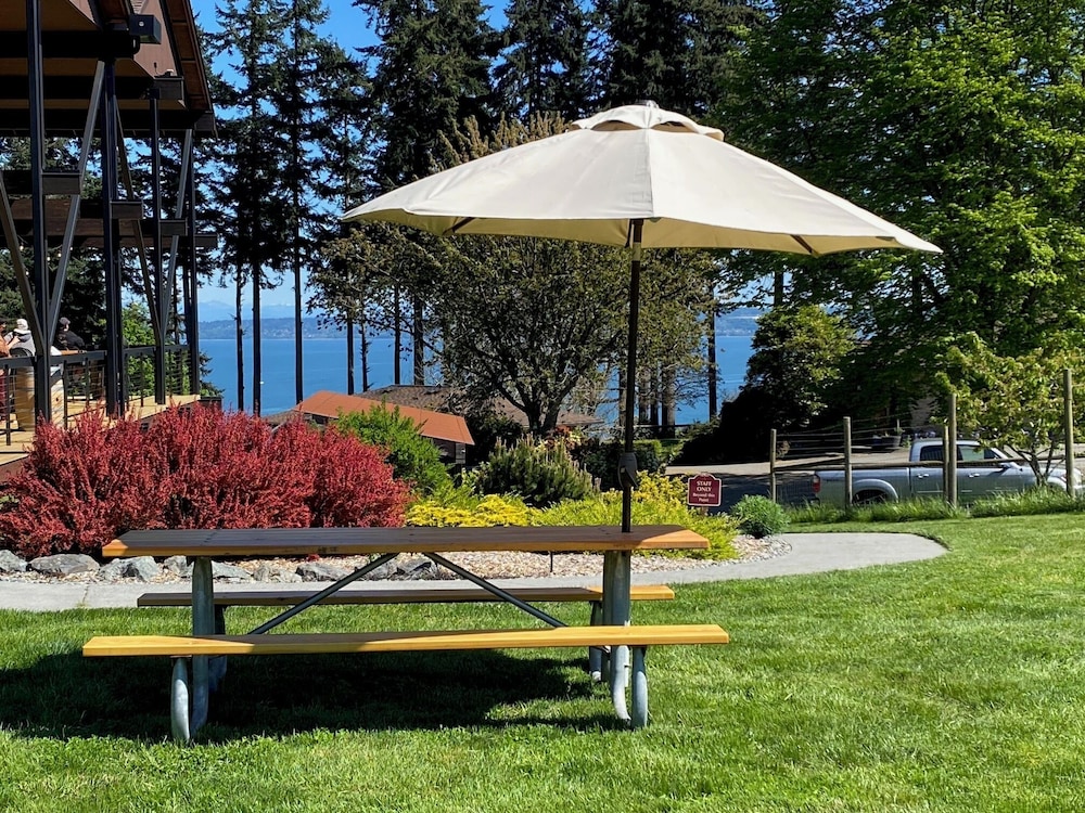 Comforts of Whidbey 29/34