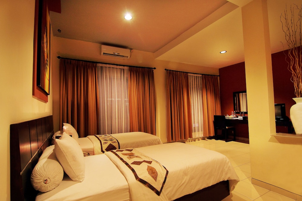 Puri Chorus Hotel 36/57