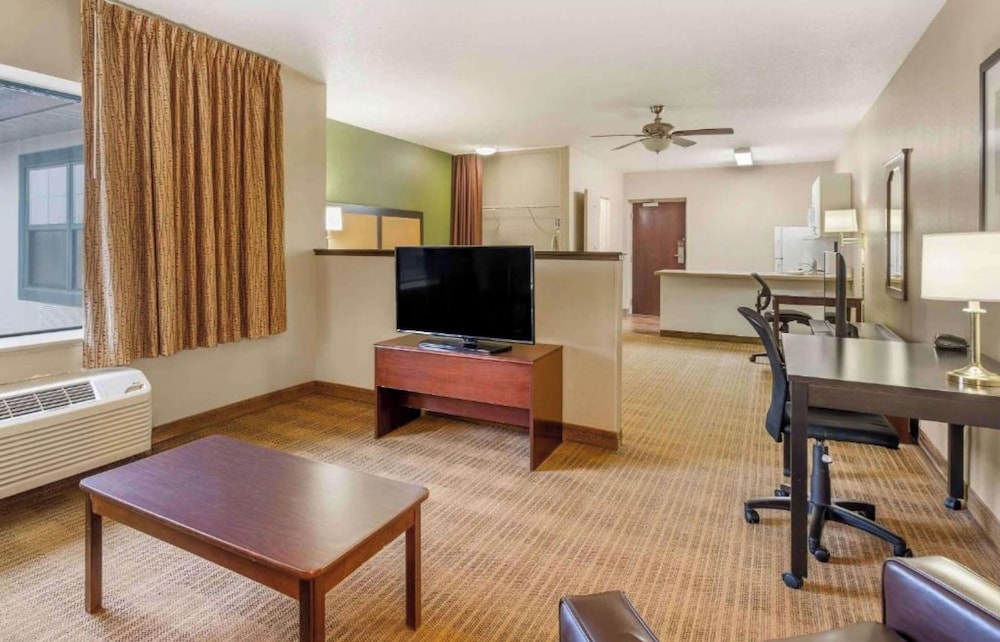 Studio 6 Corporate Extended Stay Chicago Lisle IL 41/51