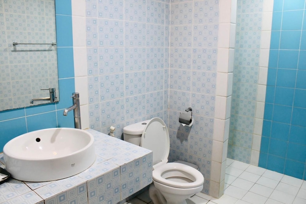Bangsaen Villa Hotel 44/48