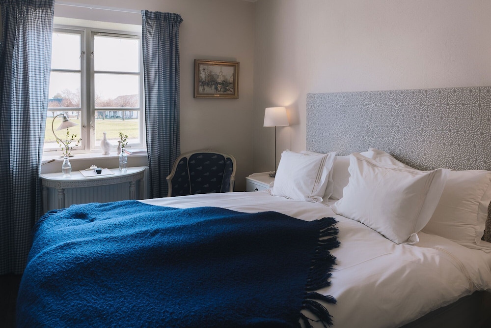 ROOM, SINGLE, DOUBLE BED