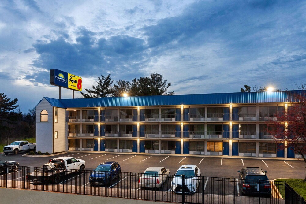 Days Inn by Wyndham Baltimore Northwest 2/51