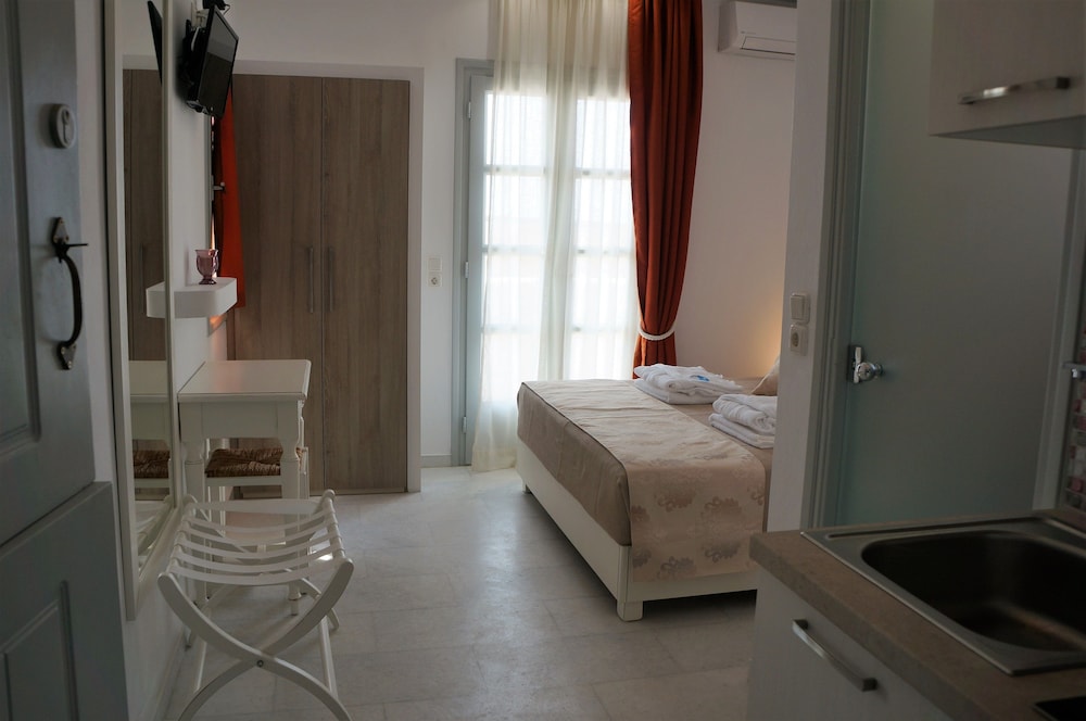Sun and Moon Villas and Suites 23/72