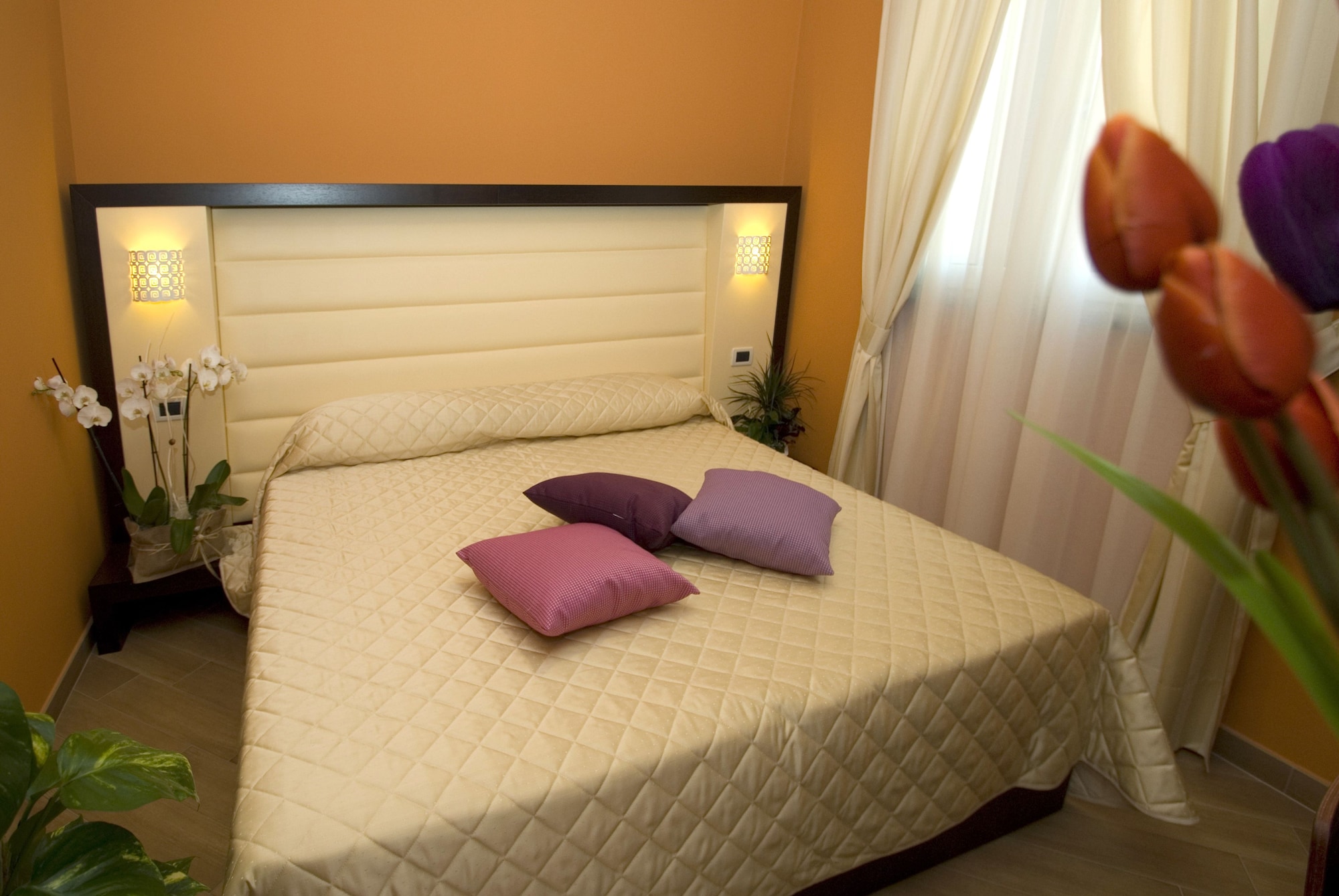 ROOM, SINGLE, ACCESSIBLE
