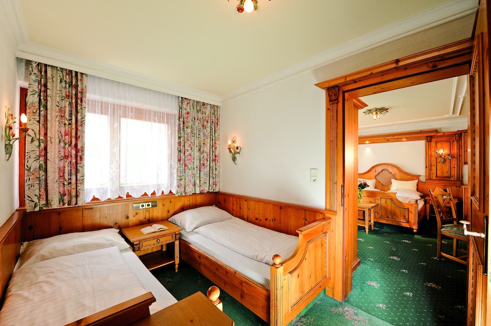 2 BEDROOMS, KING AND TWIN BEDS, BALCONY