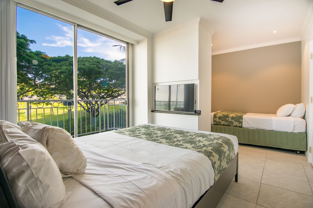 2 Bedrooms, Condo, King and Twin Beds, Ocean Front, 2 Bathrooms, Sofa، Waikiki Shore by OUTRIGGER 2/5