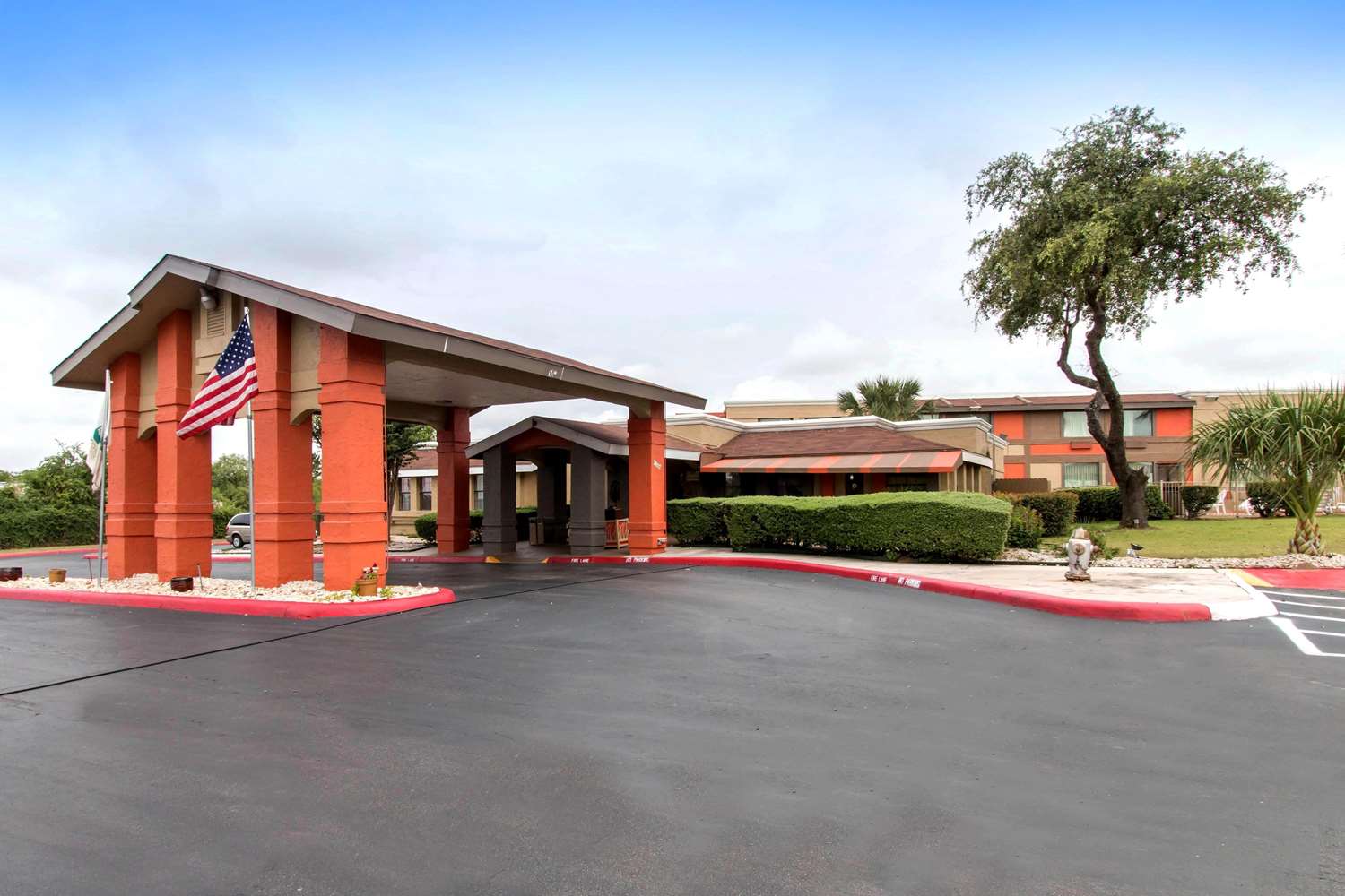 Quality Inn & Suites I-35 Near Frost Bank Center San Antonio, TX 29/33