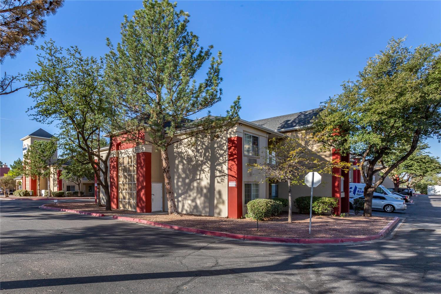 Suburban Studios Albuquerque Uptown 23/26