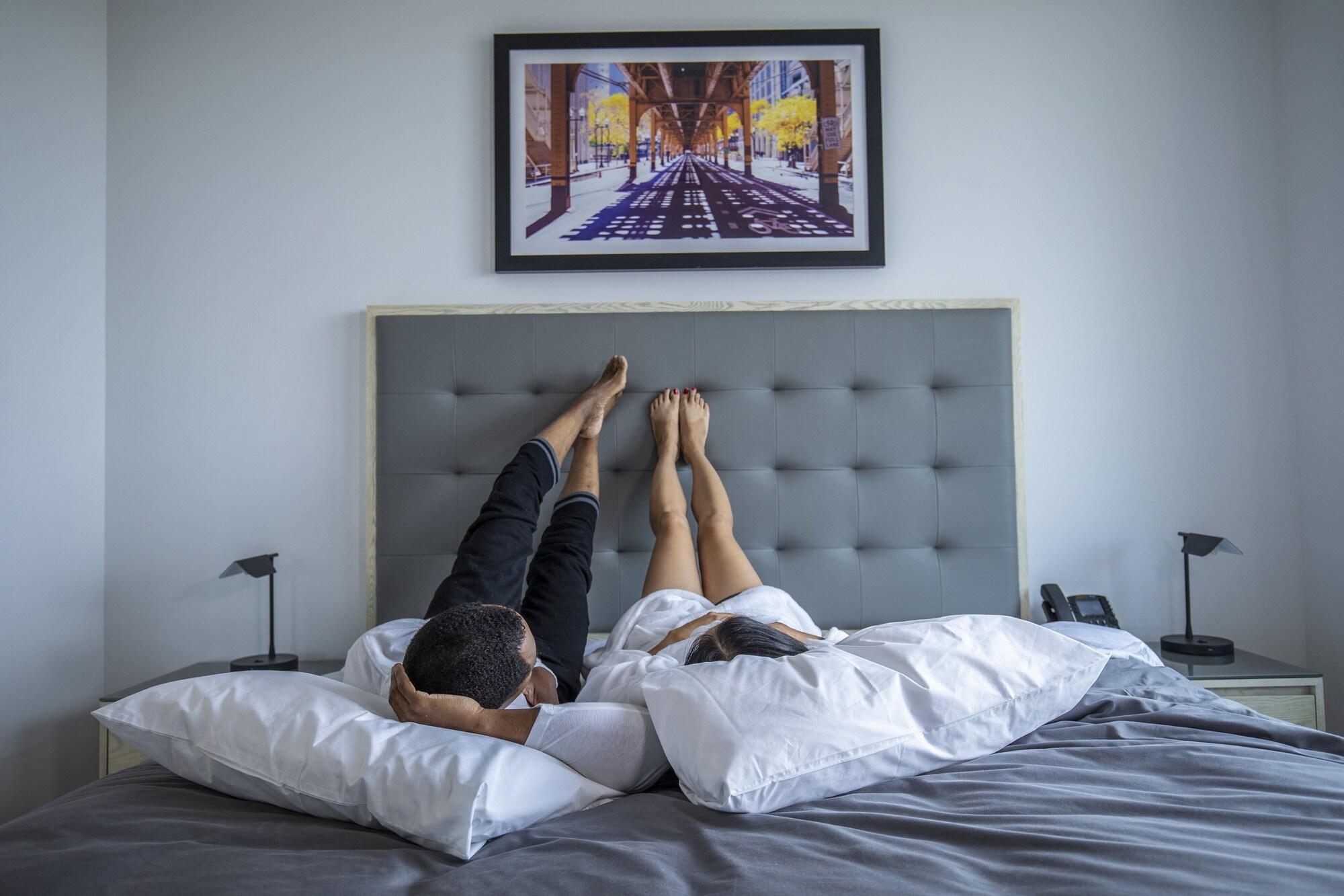 Deluxe, Multiple Beds, City View 3/5