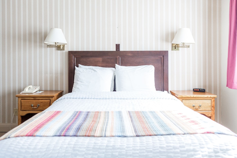Coachman Inn Suites 17/64