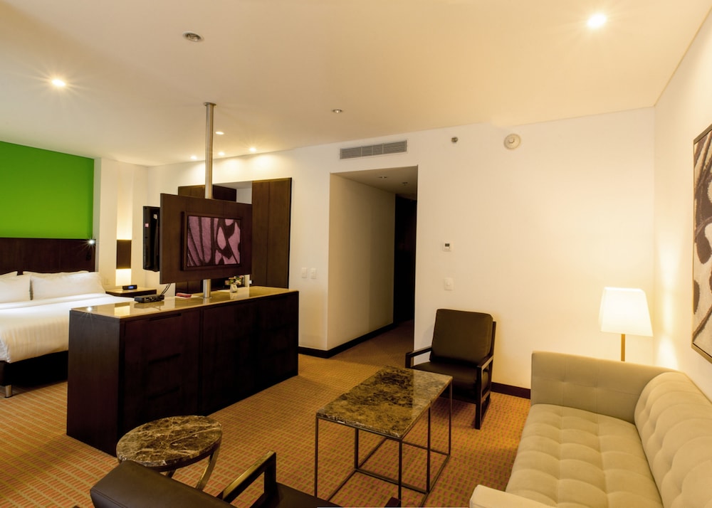 Holiday Inn Bogota Airport 12/75