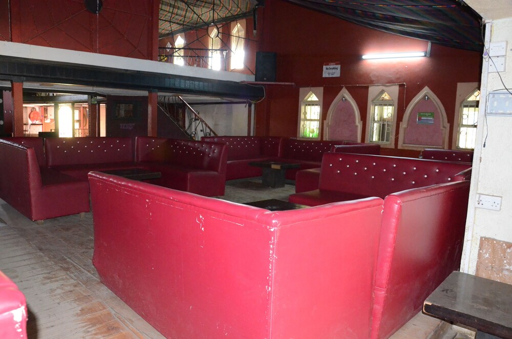 Tents Hotel 4/32