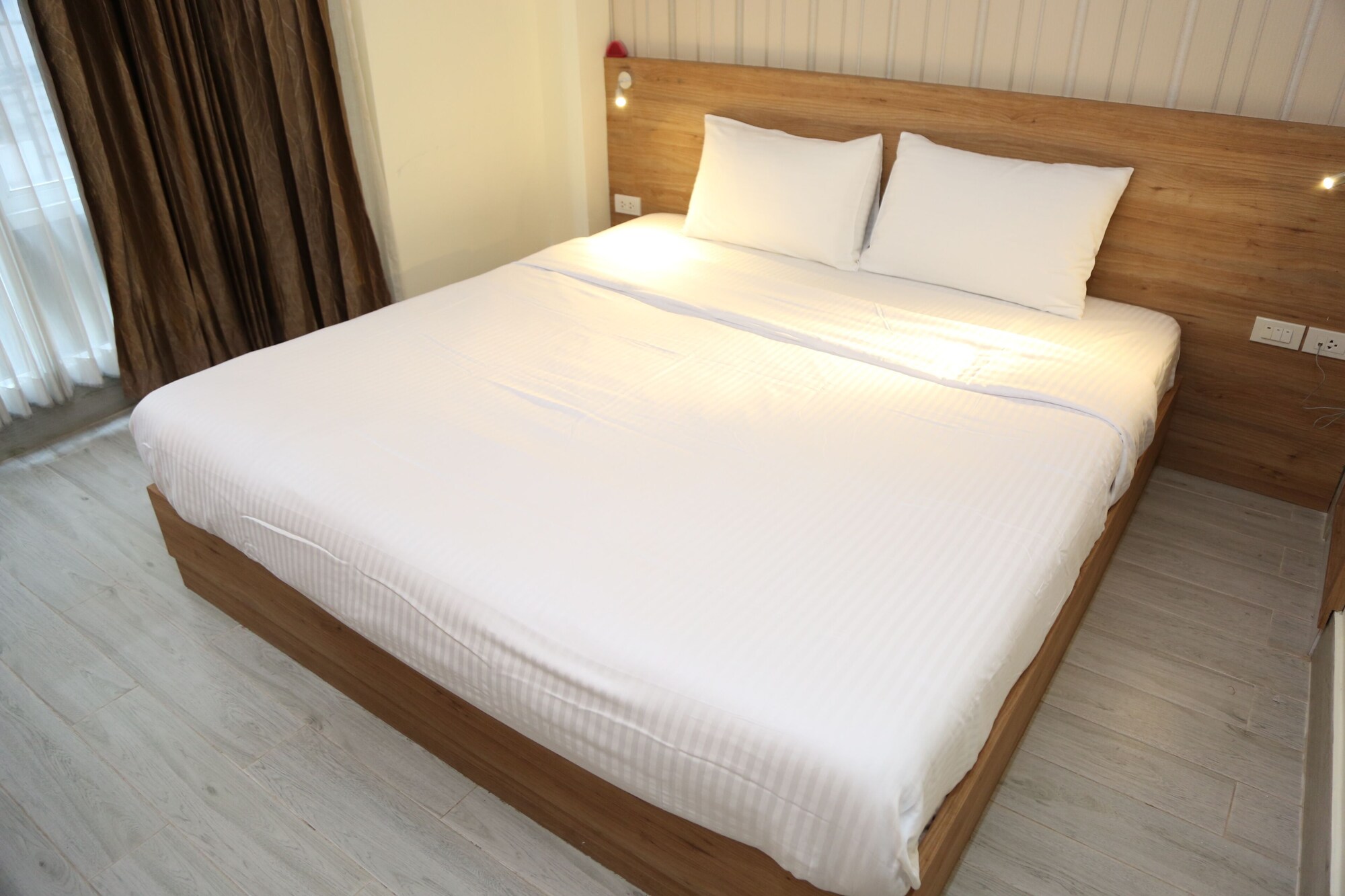 DELUXE, DOUBLE BED