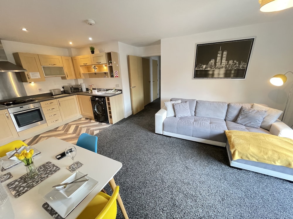 Grand Central Apartments 30/50