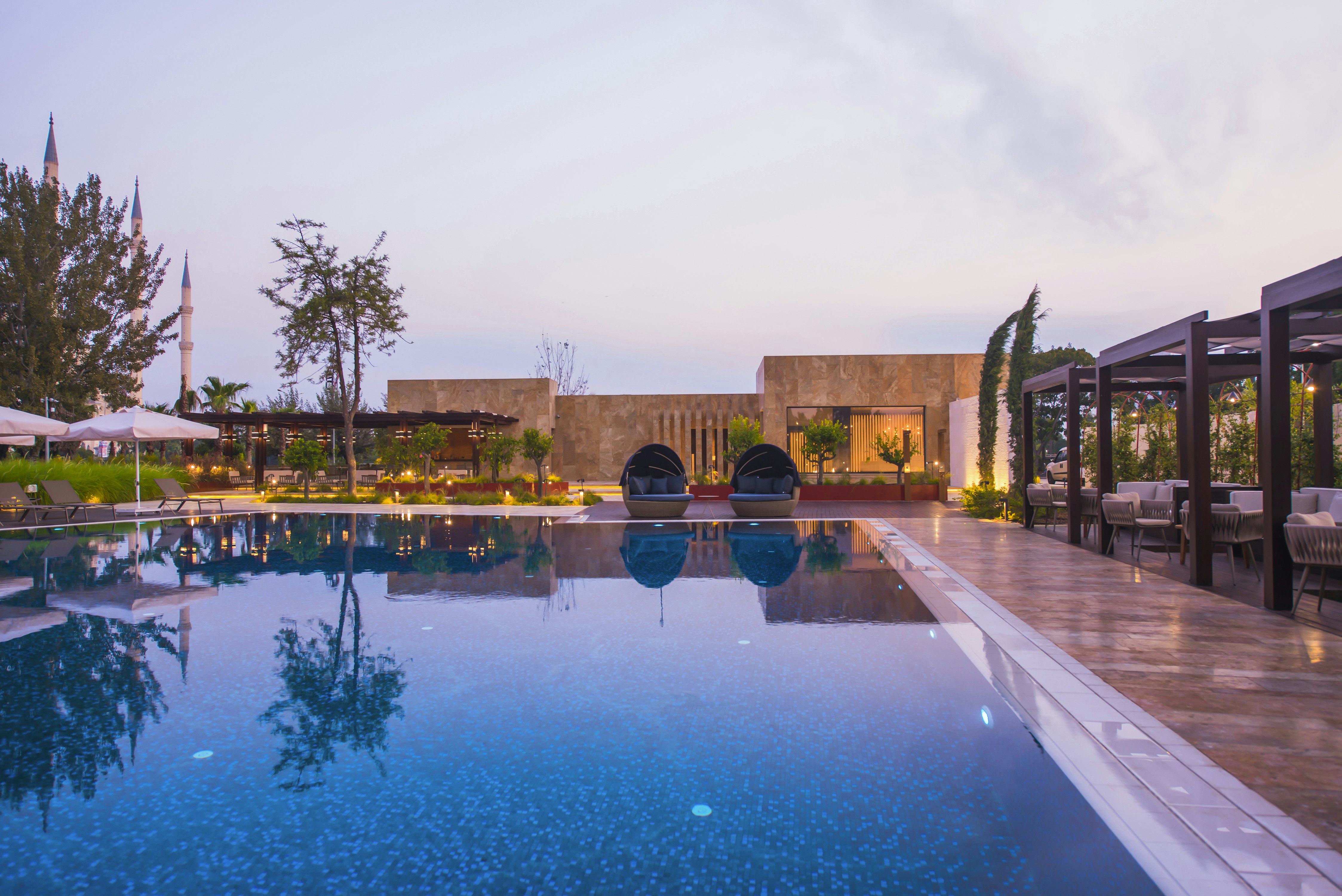Adana HiltonSA 8/83