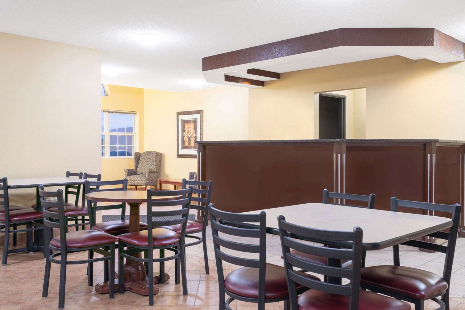 Days Inn By Wyndham Faribault 6/10
