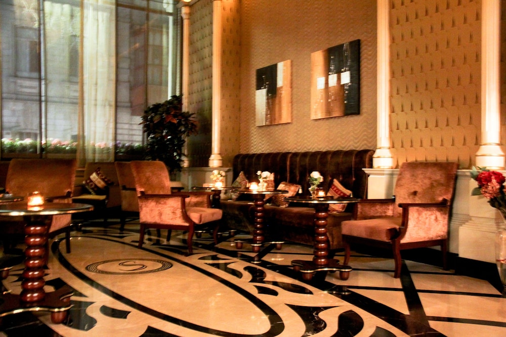 Sapphire Hotel 61/72