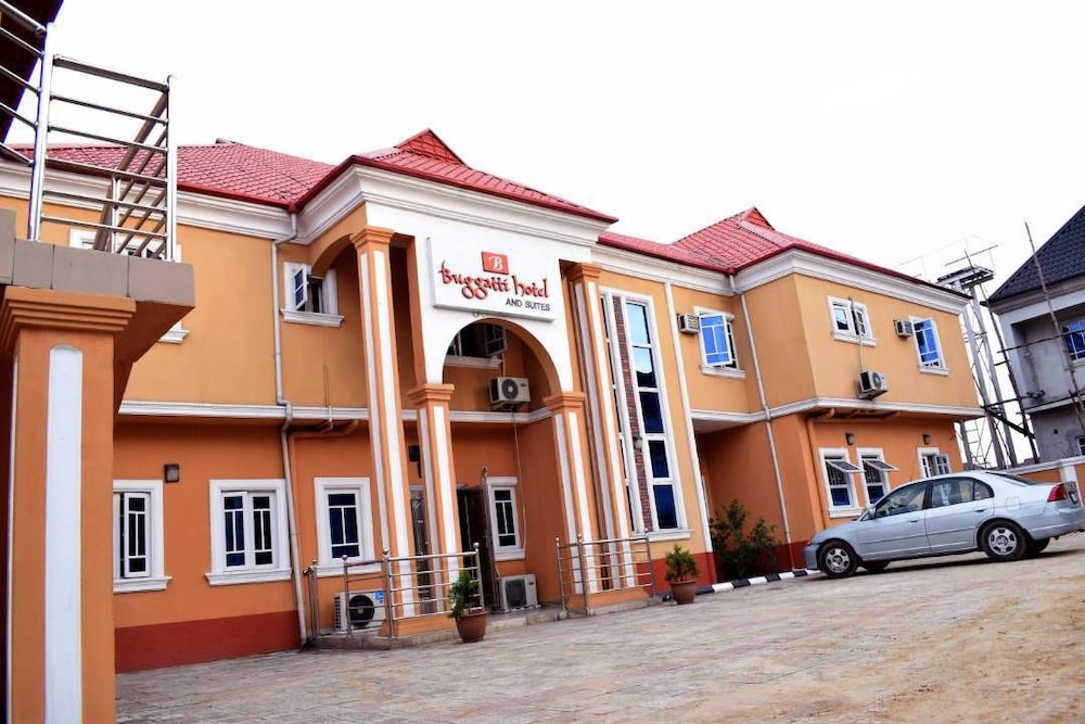 Buggatti Hotel And Suites 15/18
