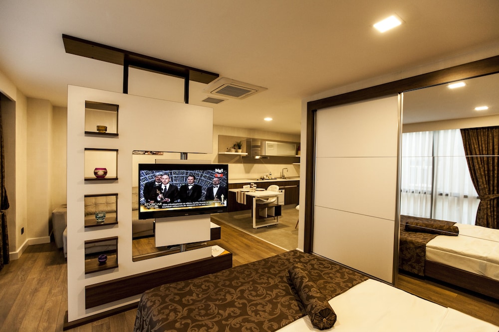 LIV SUIT HOTEL 39/58