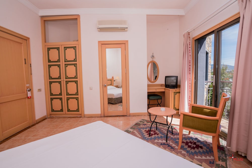 Amilla Beach Resort 30/50