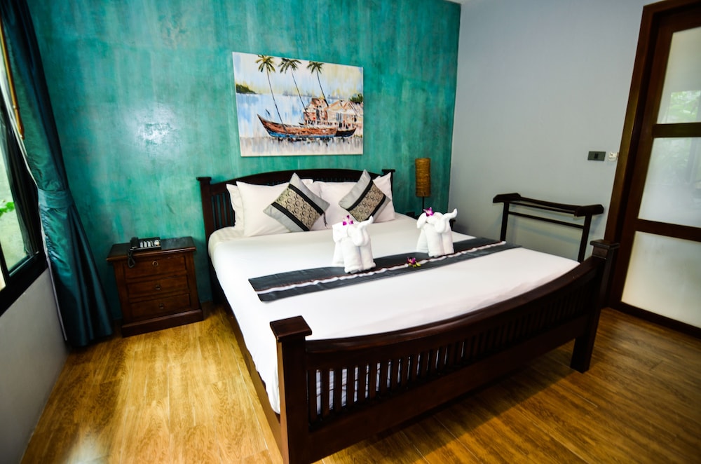 Cocoville Phuket 25/75