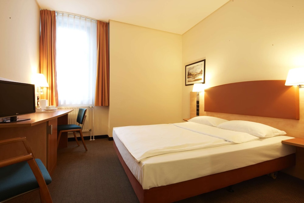 IntercityHotel Berlin Ostbahnhof 18/38