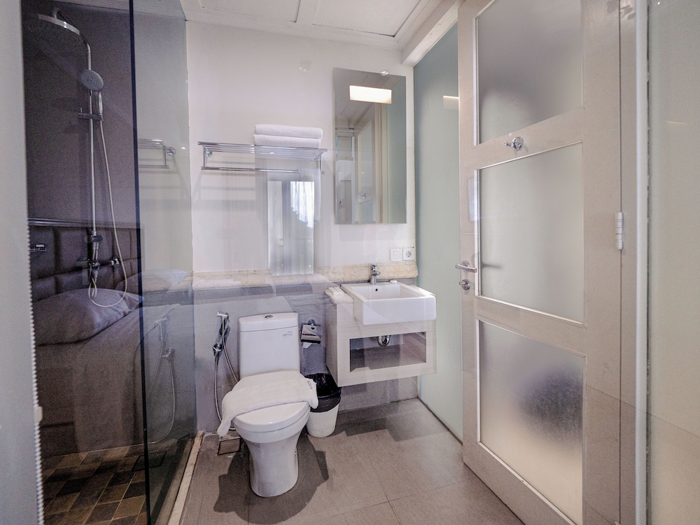 Alron Hotel Kuta Powered by Archipelago 63/67