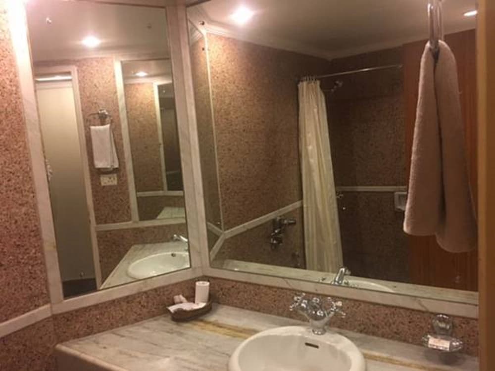 Hotel Amarpreet, Aurangabad - AM Hotel Kollection 49/50
