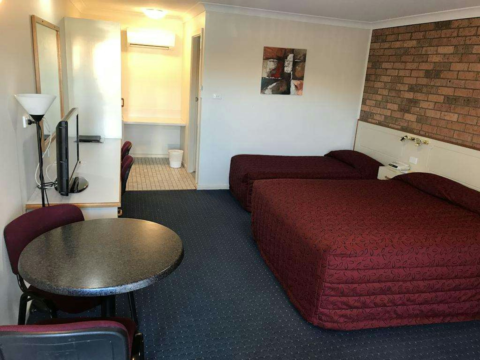 Orange Motor Lodge 20/24